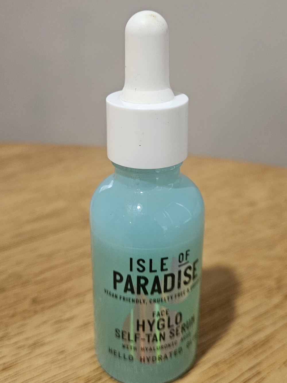 Isle of Paradise HyGlo Self-Tan Serum -